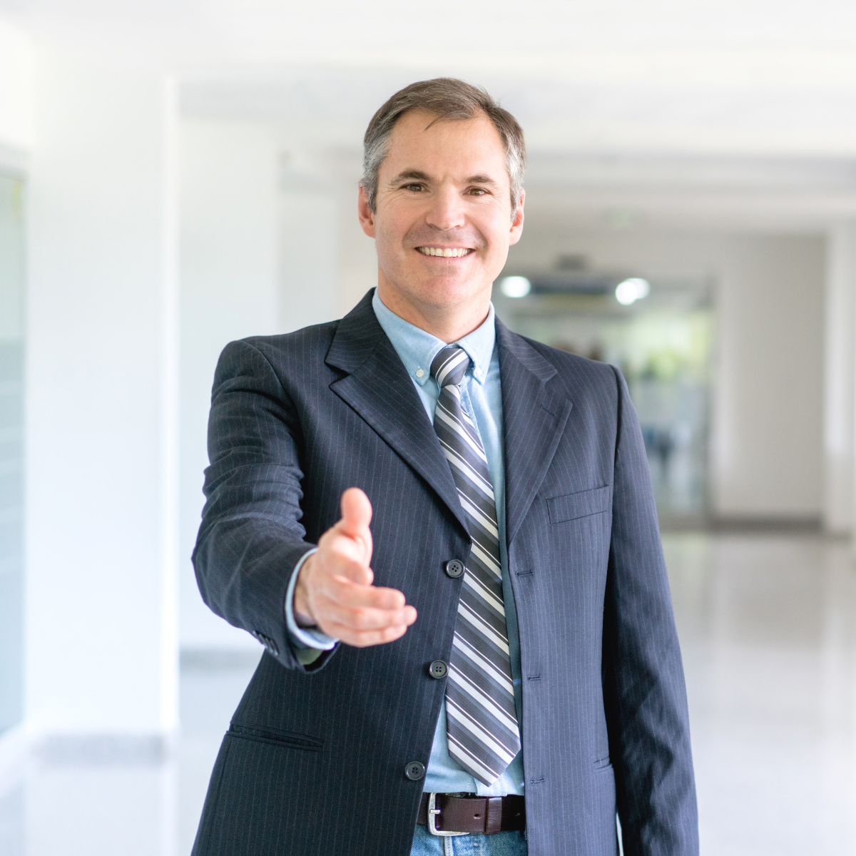 A man in a suit and tie, representing an independent insurance agent
